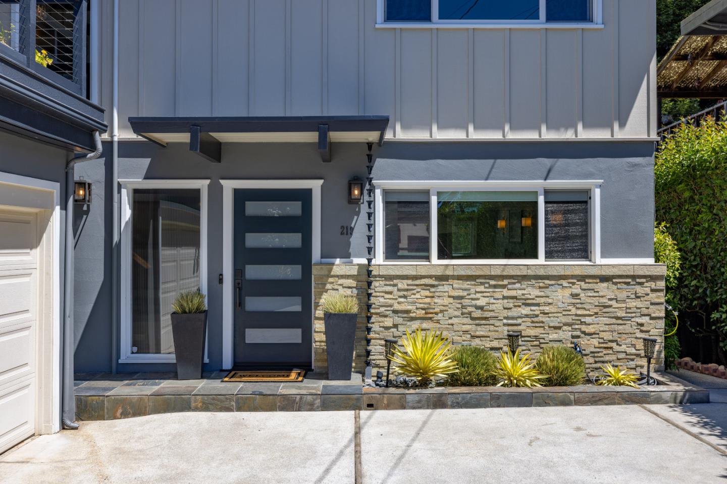 219 Martin DR