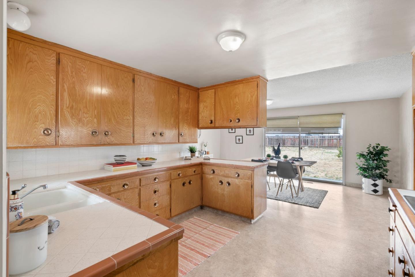 345 Green Valley RD