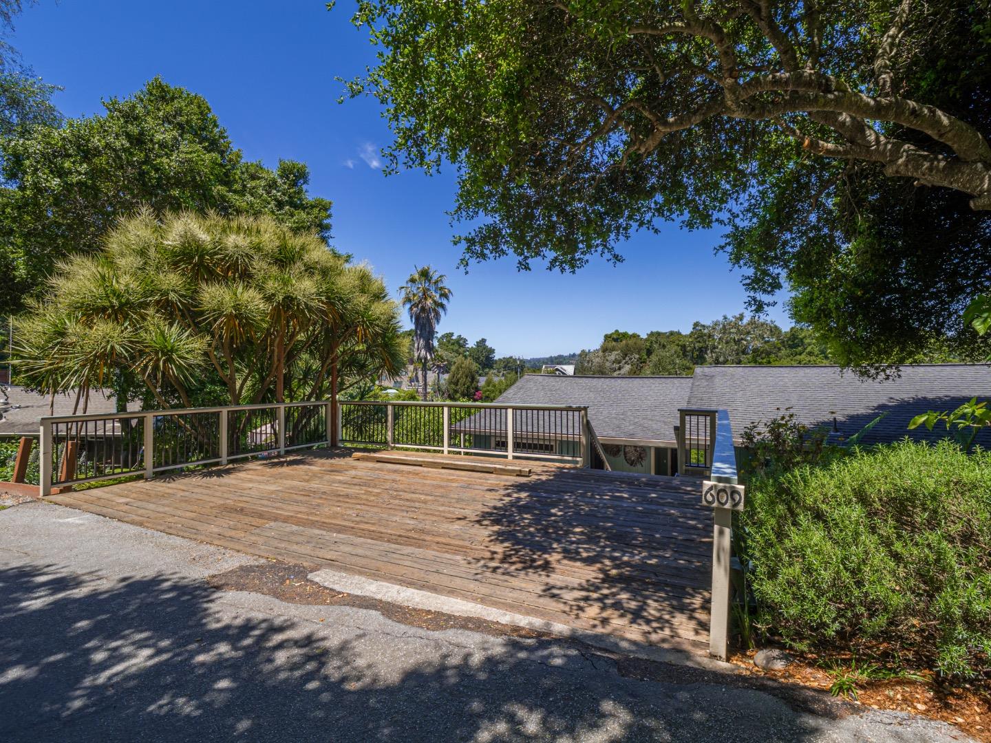 609 Encino Drive