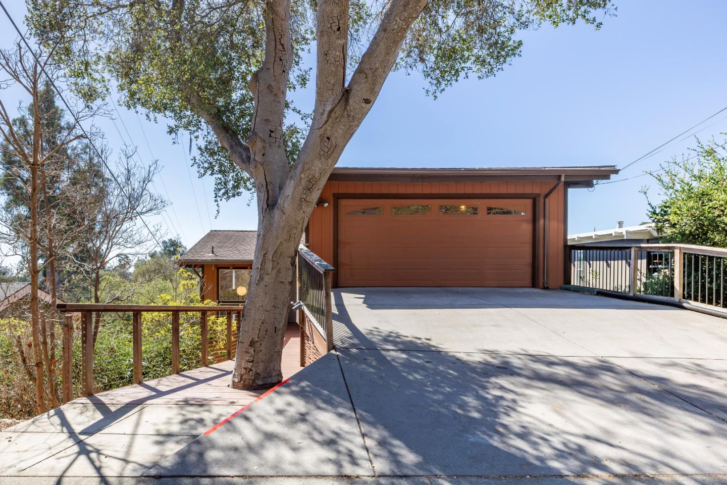 546 Monterey DR