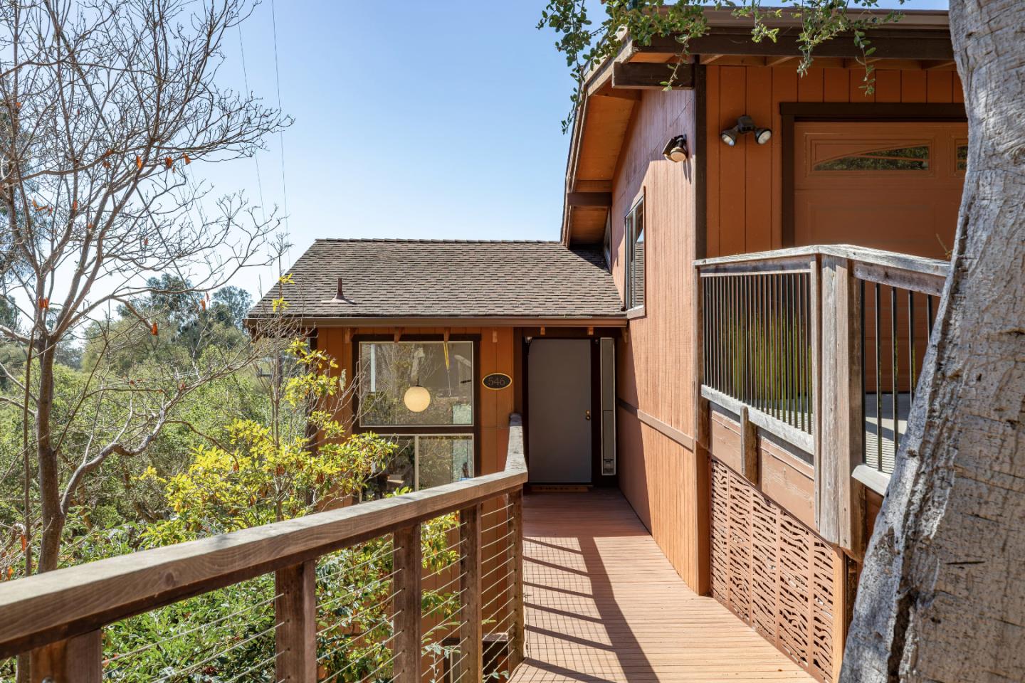546 Monterey DR