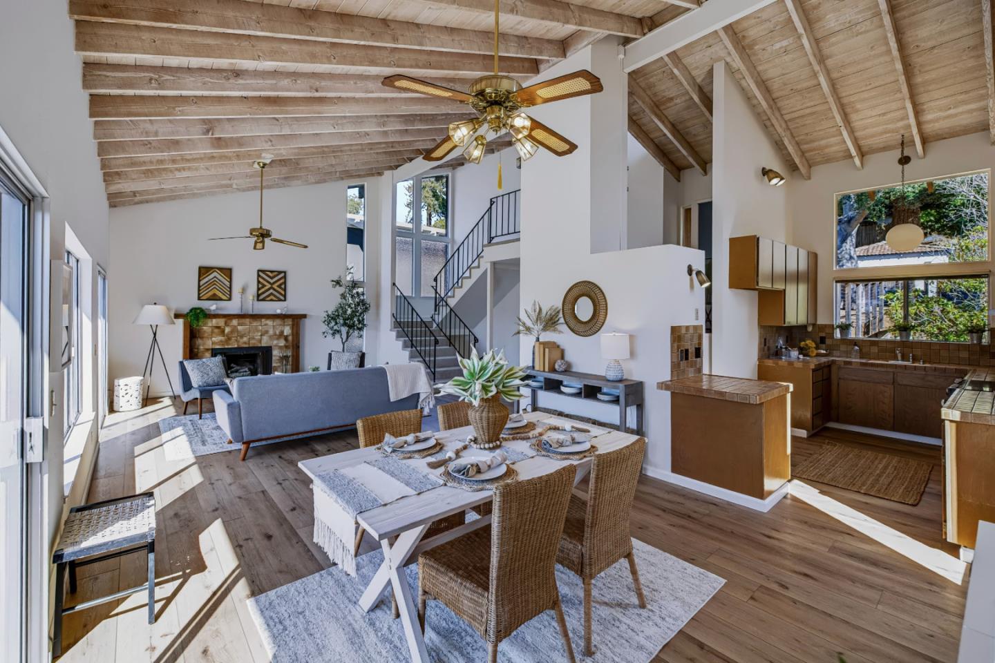 546 Monterey DR