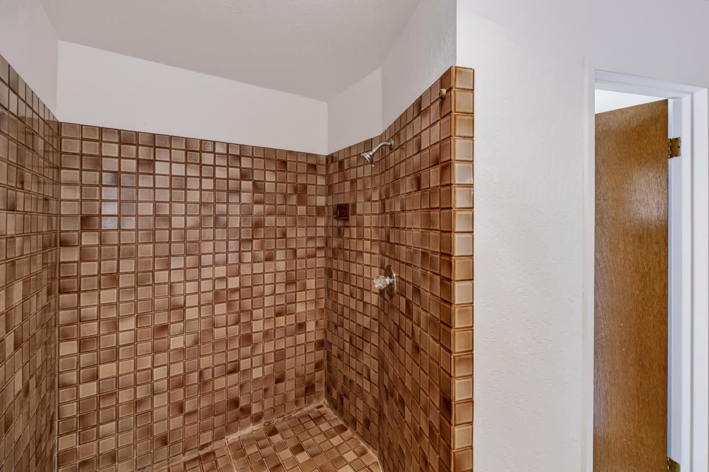 546 Monterey DR