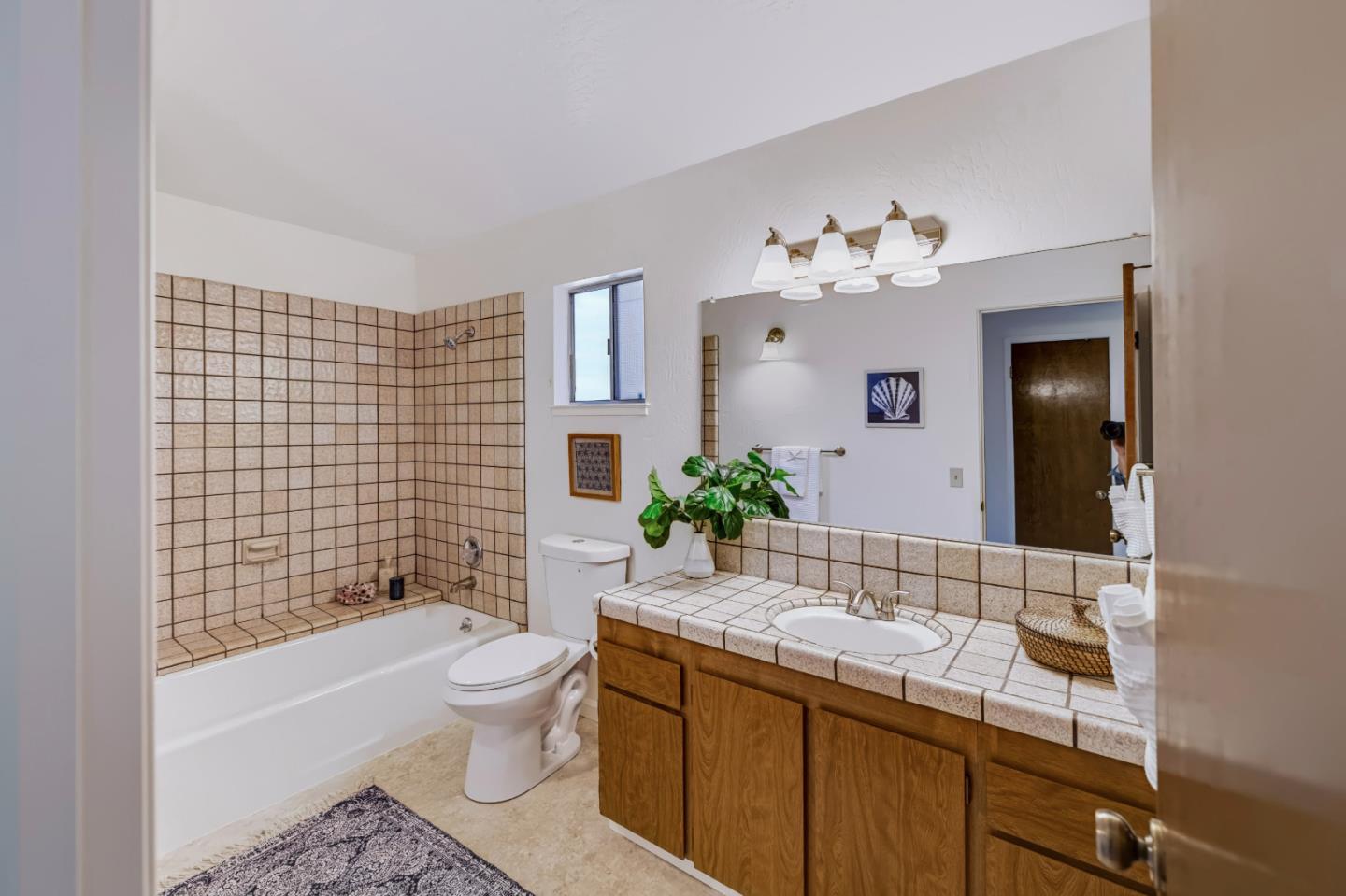 546 Monterey DR