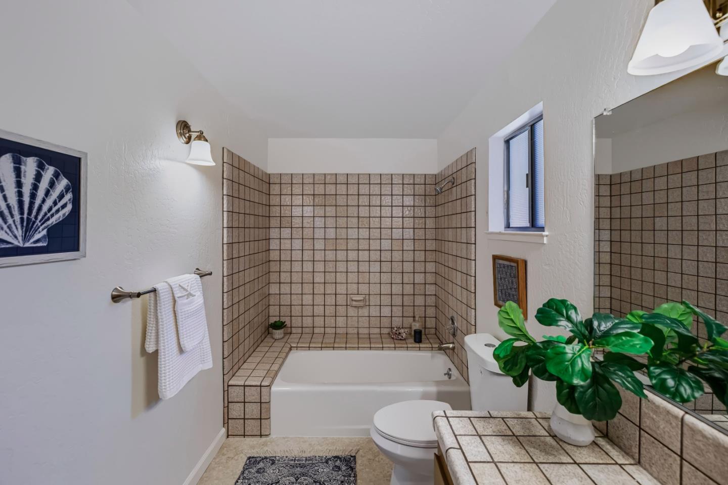 546 Monterey DR