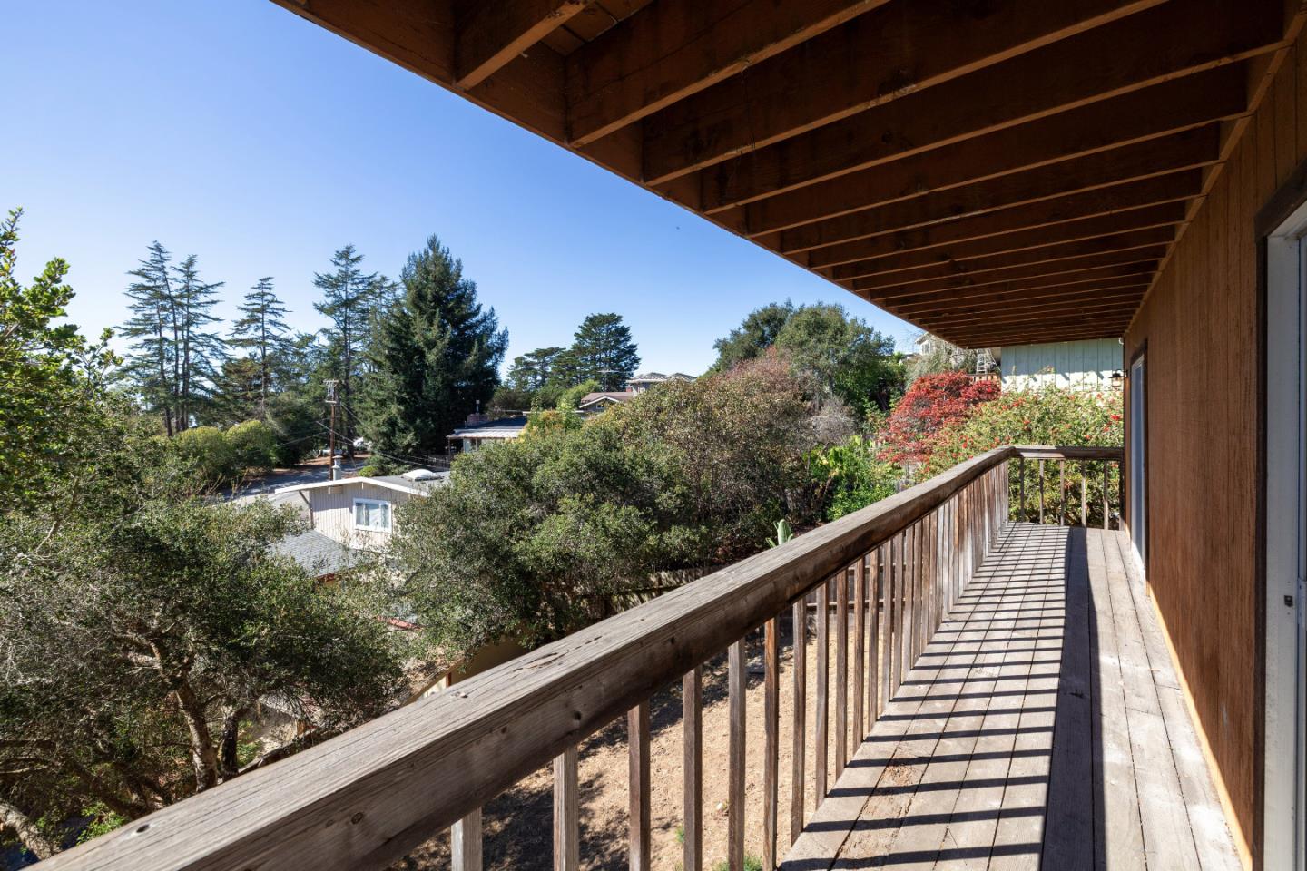 546 Monterey DR