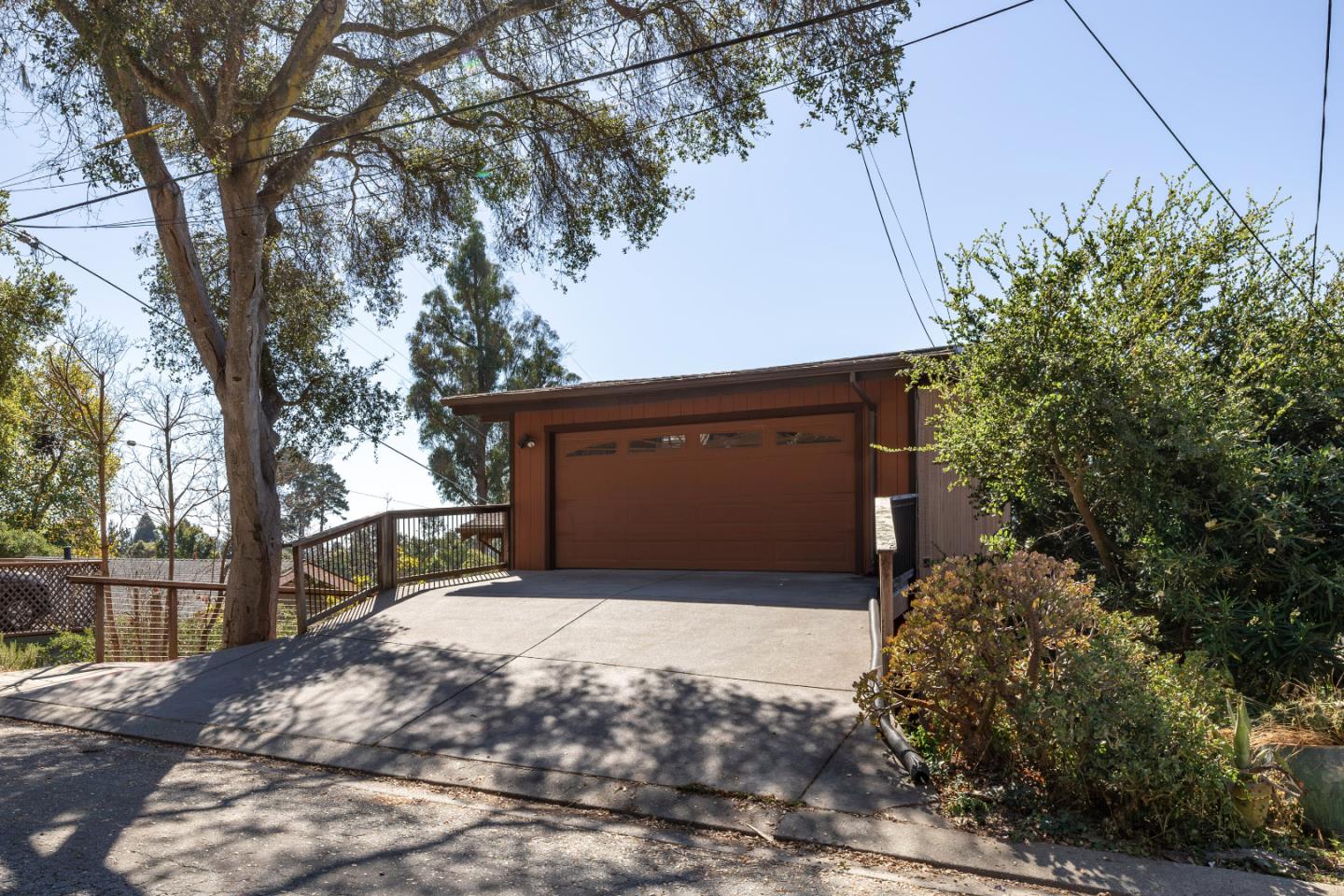 546 Monterey DR