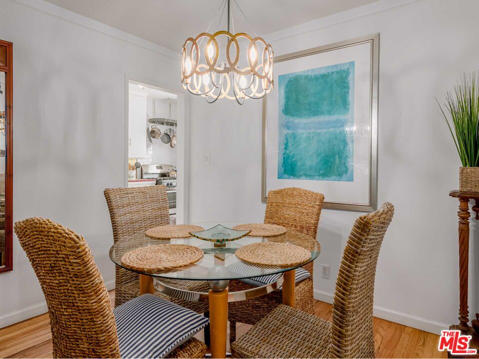 2511/2 3rd Ave