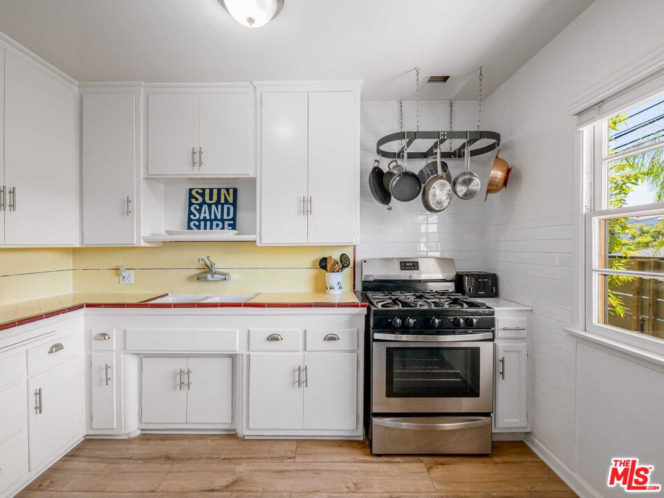 2511/2 3rd Ave