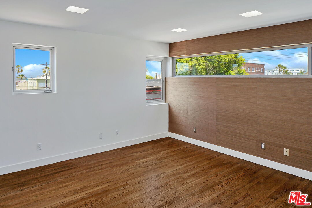35 Sunset Ave