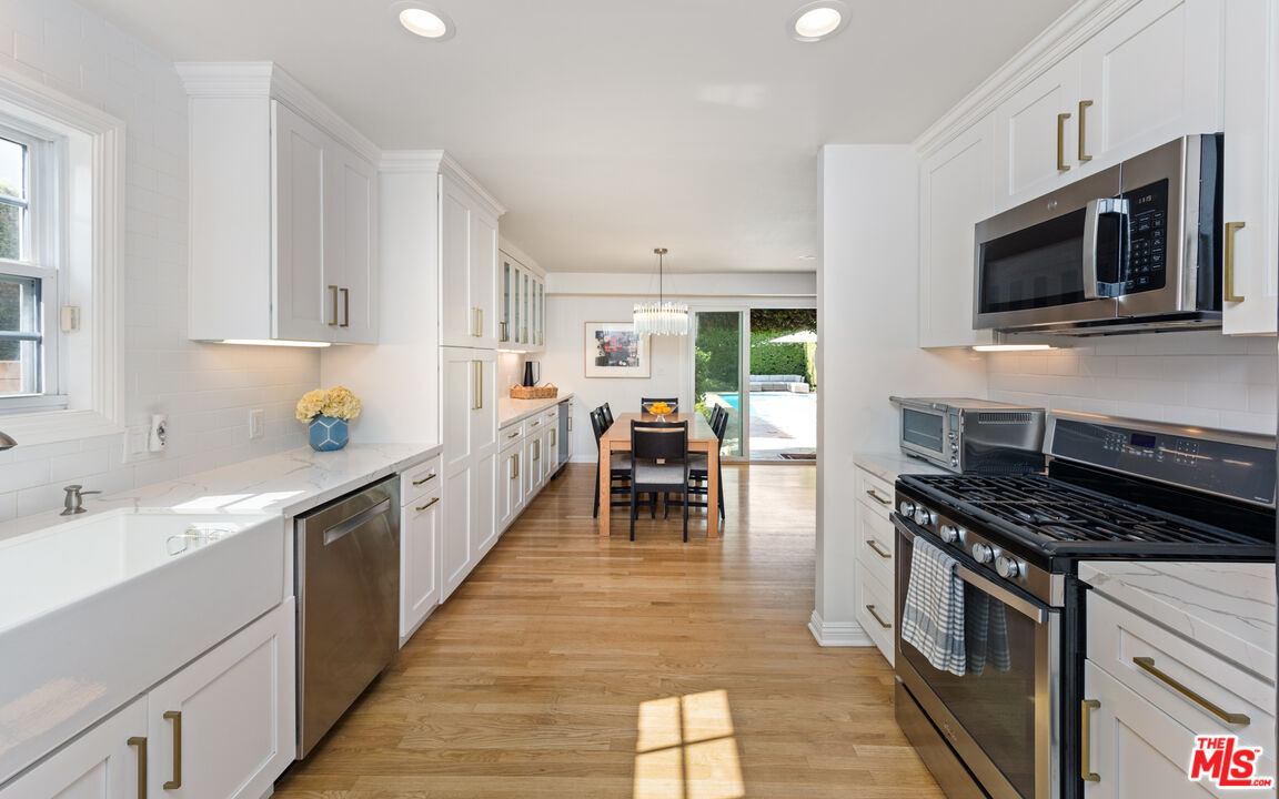 4539 Tobias Ave