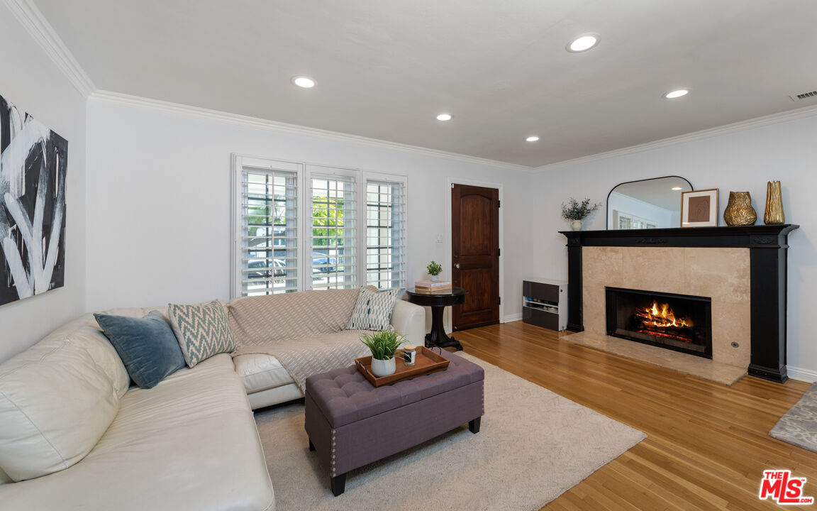 4539 Tobias Ave