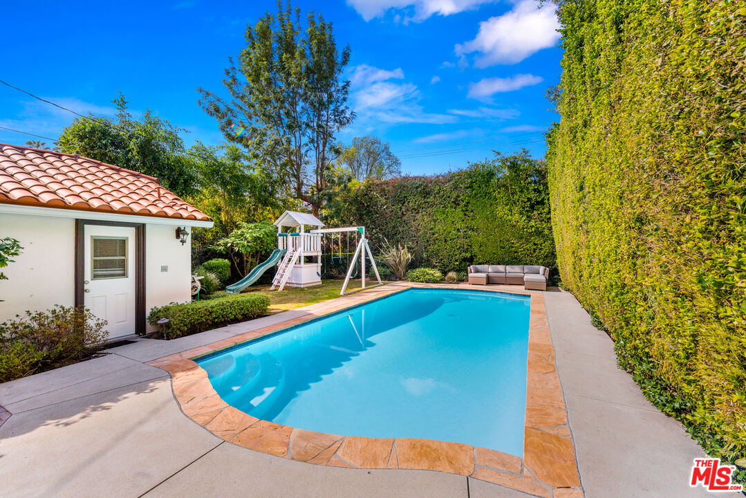 4539 Tobias Ave