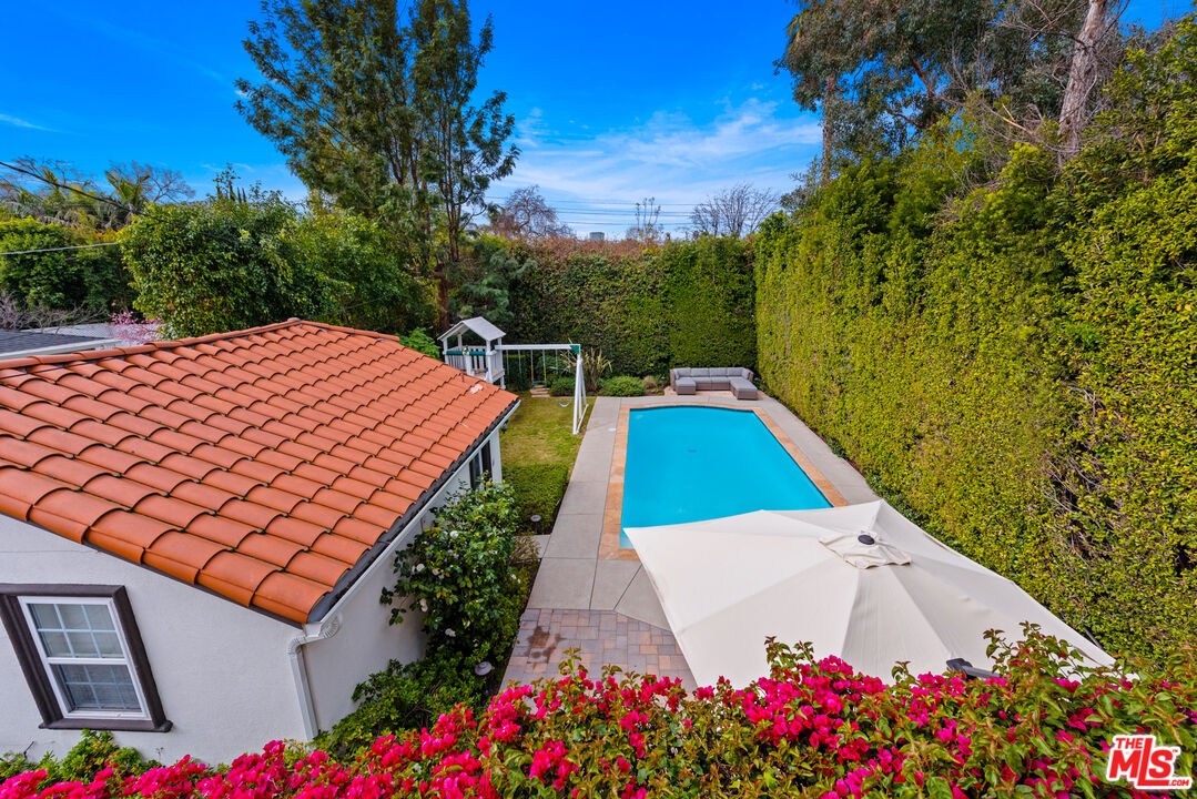 4539 Tobias Ave