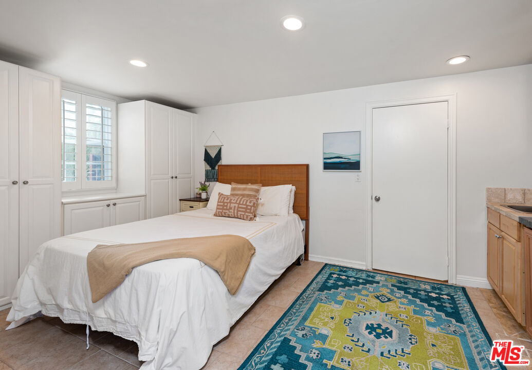 4539 Tobias Ave