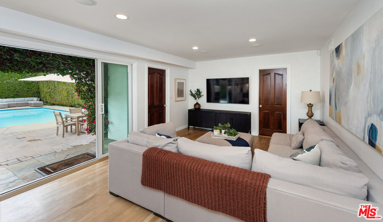 4539 Tobias Ave
