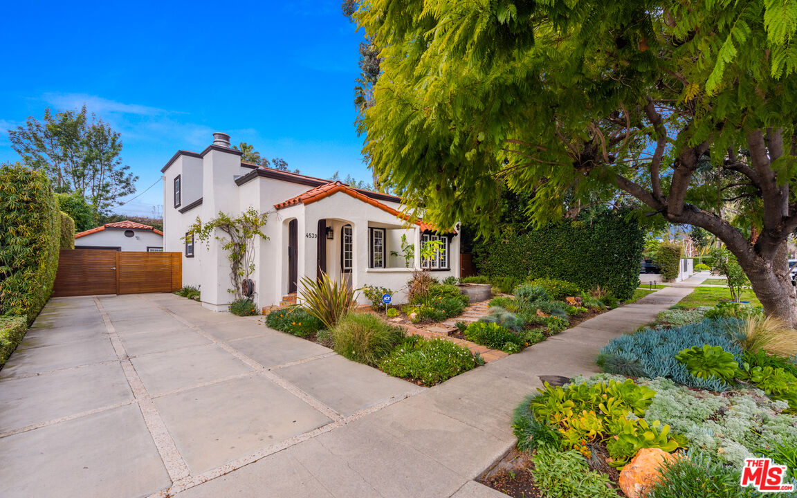 4539 Tobias Ave