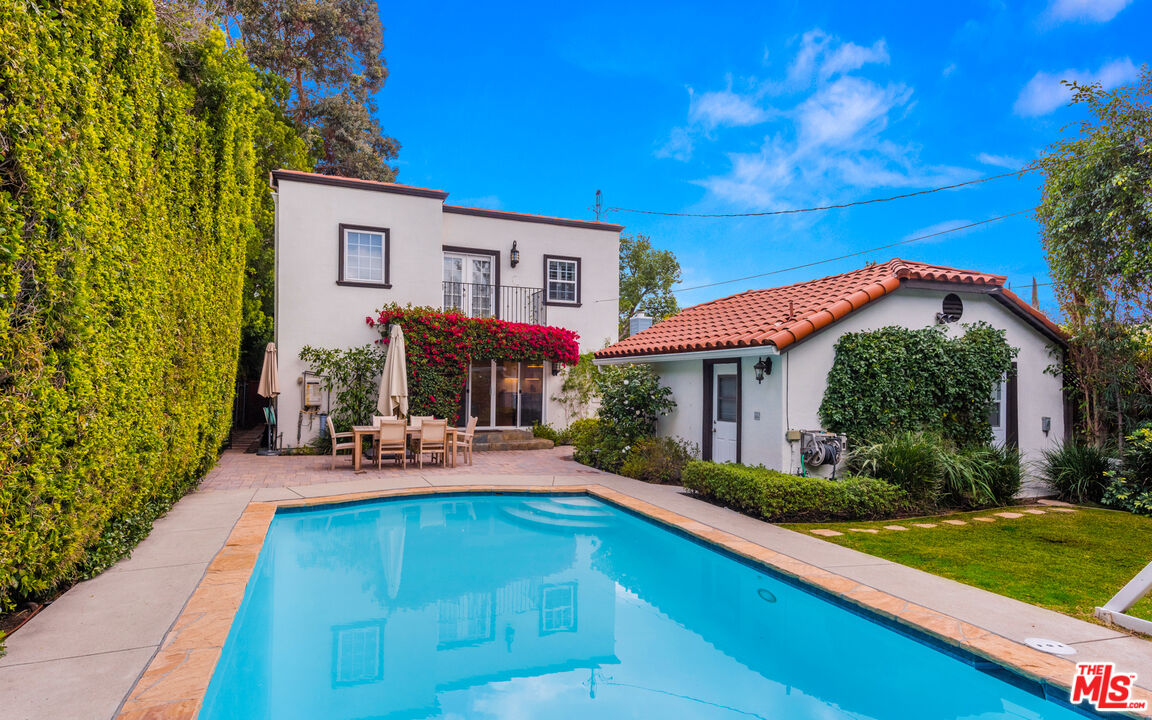 4539 Tobias Ave