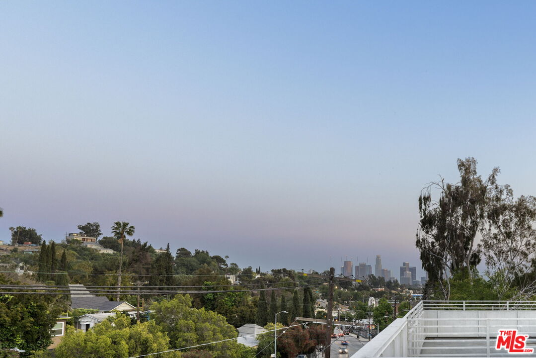 2215 Glendale Blvd