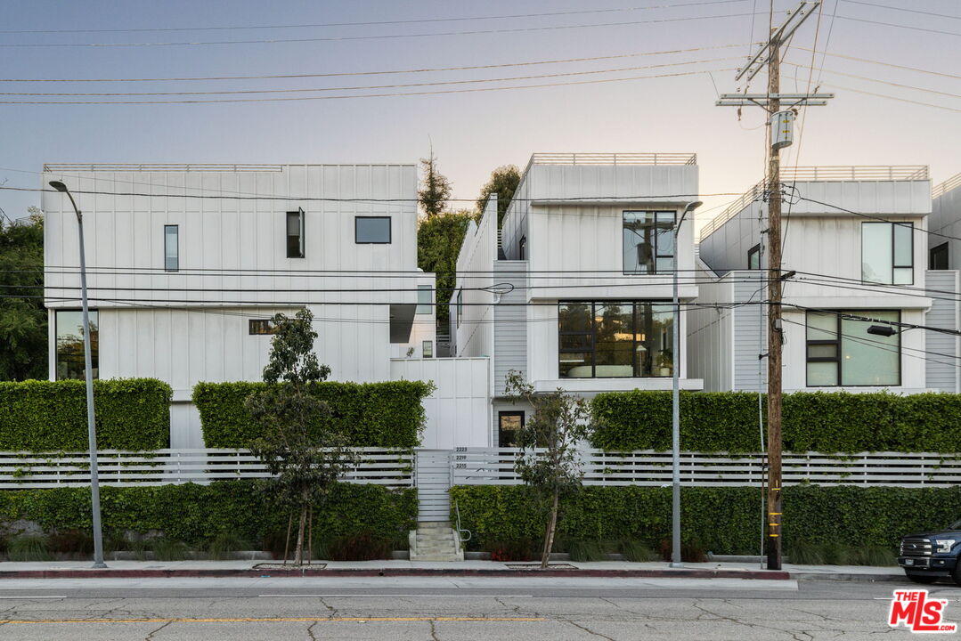 2215 Glendale Blvd