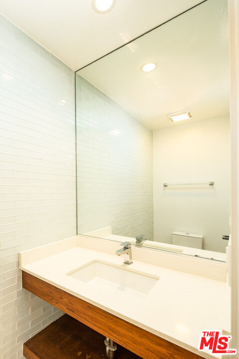 6304 Vista Del Mar