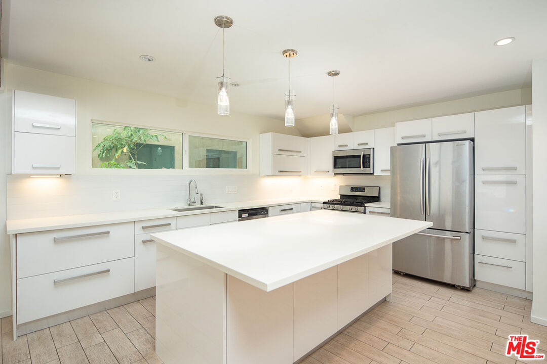 6304 Vista Del Mar