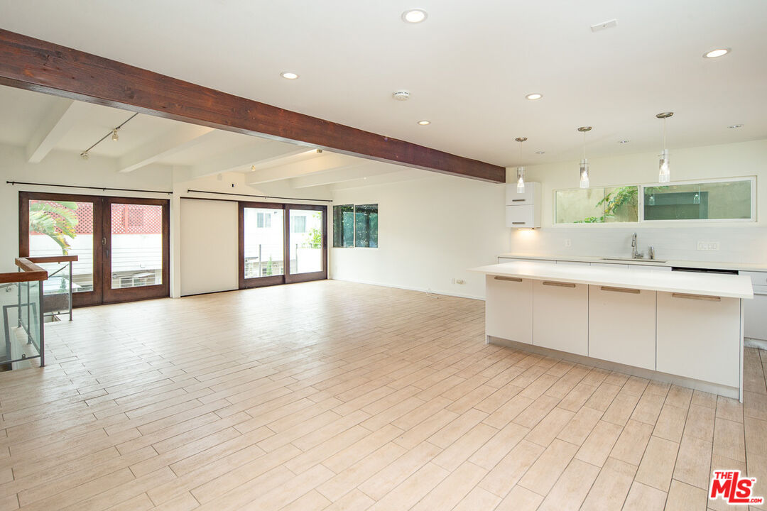 6304 Vista Del Mar