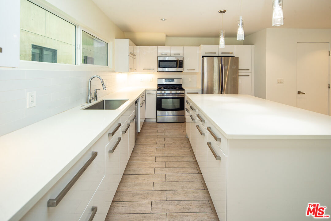 6304 Vista Del Mar