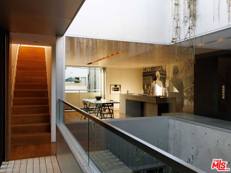 21 27th Ave