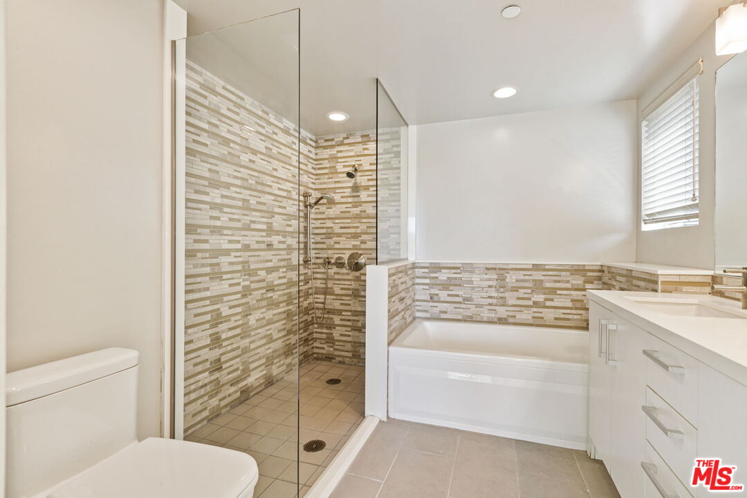11715 Goshen Ave Unit: 301