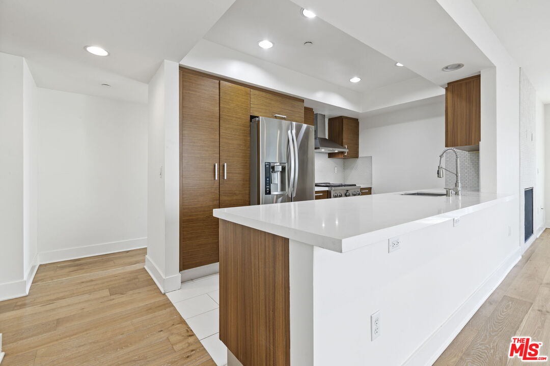 11715 Goshen Ave Unit: 301