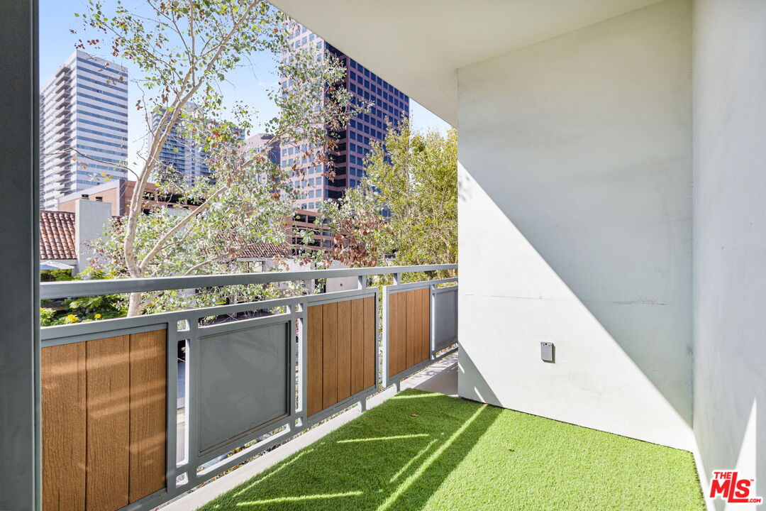 11715 Goshen Ave Unit: 301