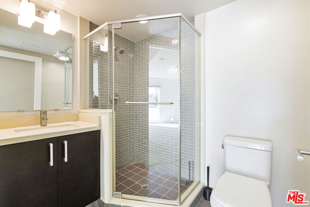 11715 Goshen Ave Unit: 301