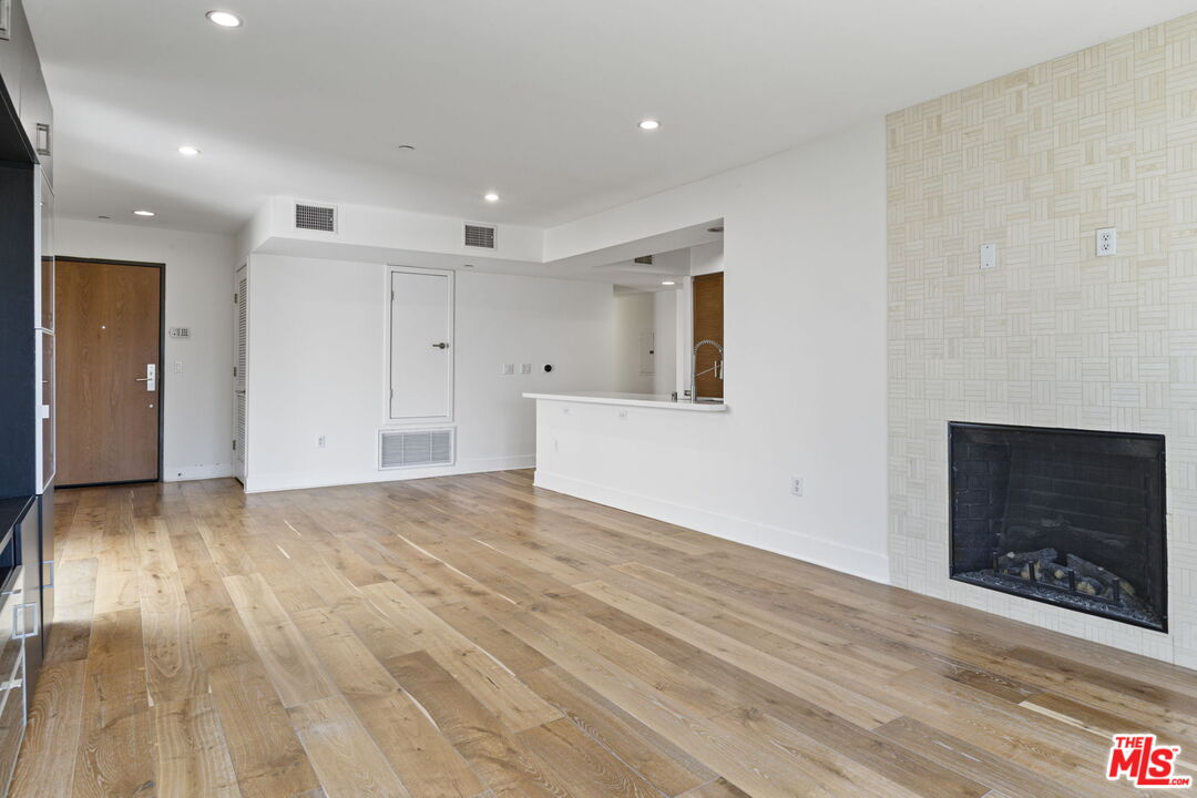 11715 Goshen Ave Unit: 301