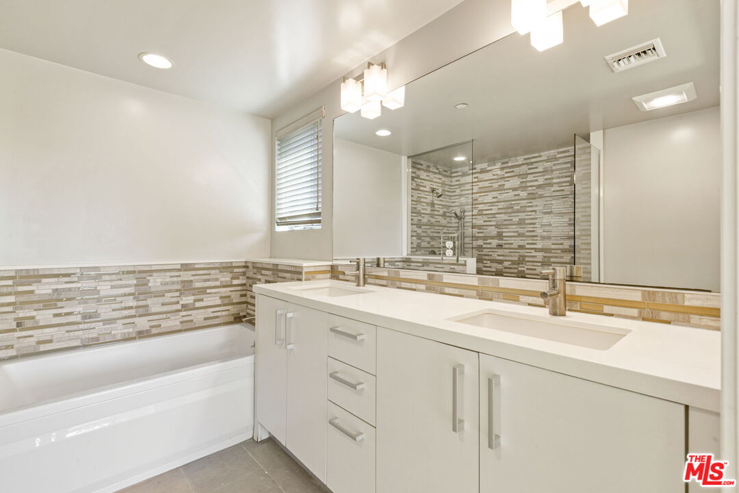 11715 Goshen Ave Unit: 301