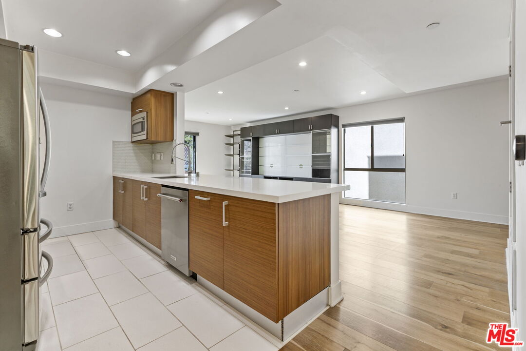 11715 Goshen Ave Unit: 301