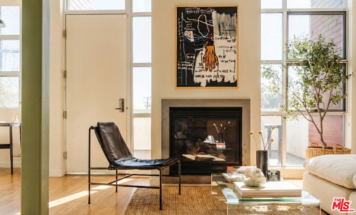 1912 Broadway Unit: 207