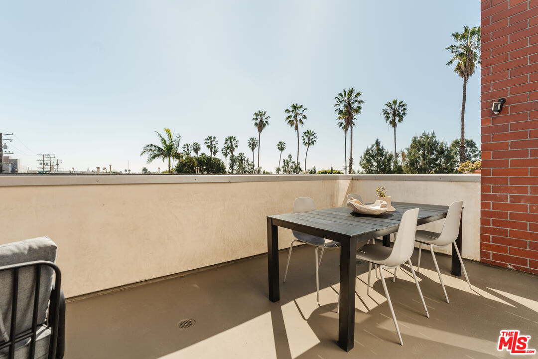 1912 Broadway Unit: 207