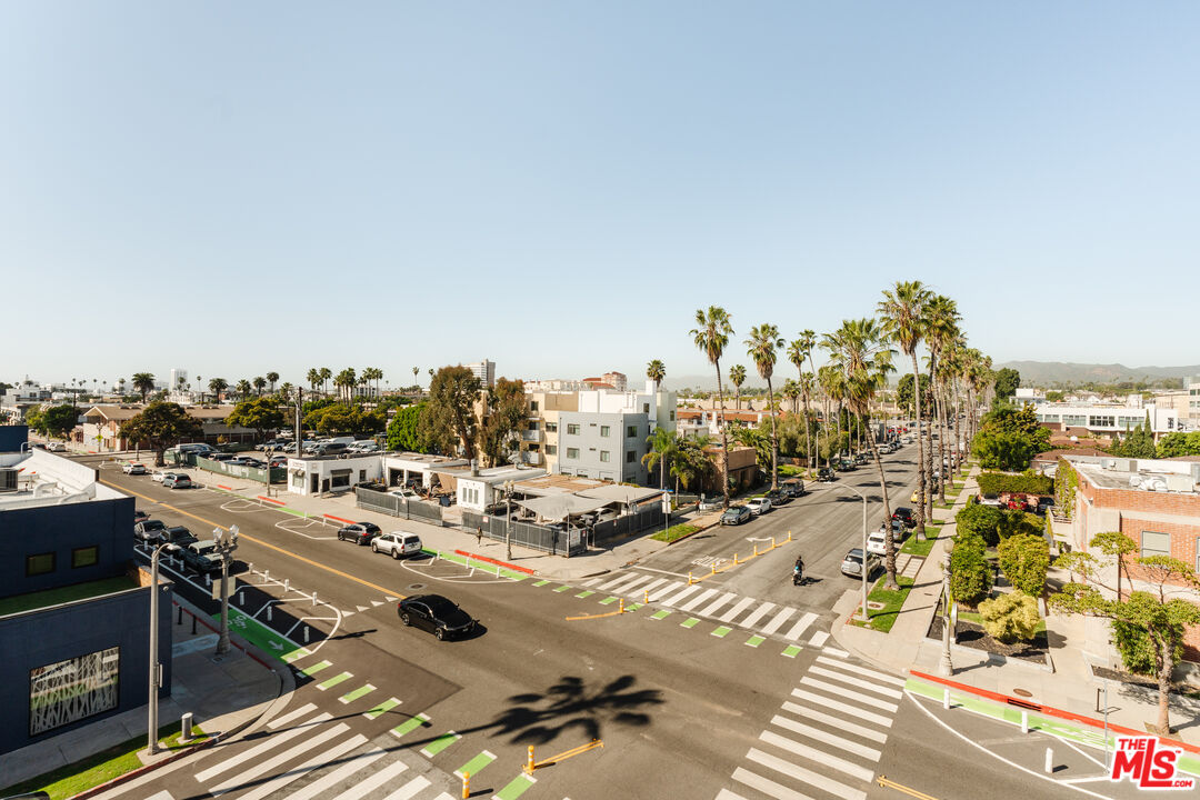 1912 Broadway Unit: 207