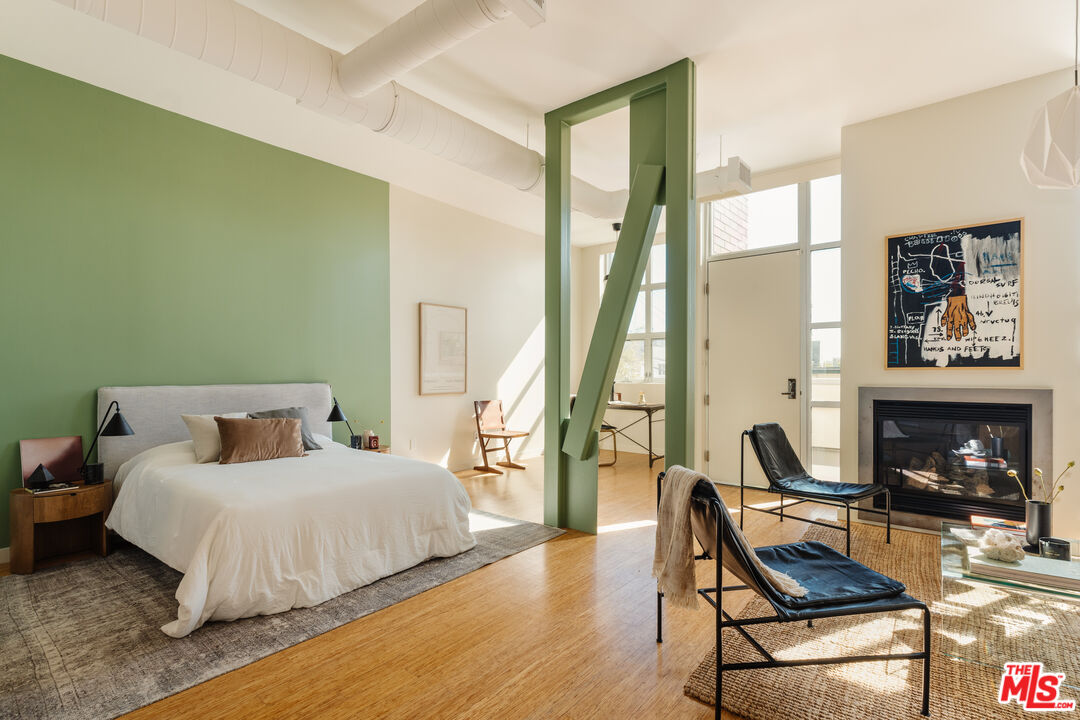 1912 Broadway Unit: 207