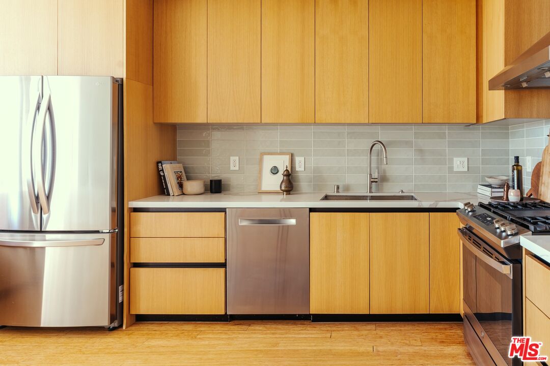 1912 Broadway Unit: 207