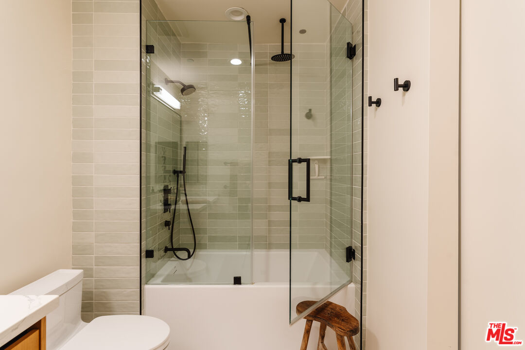 1912 Broadway Unit: 207