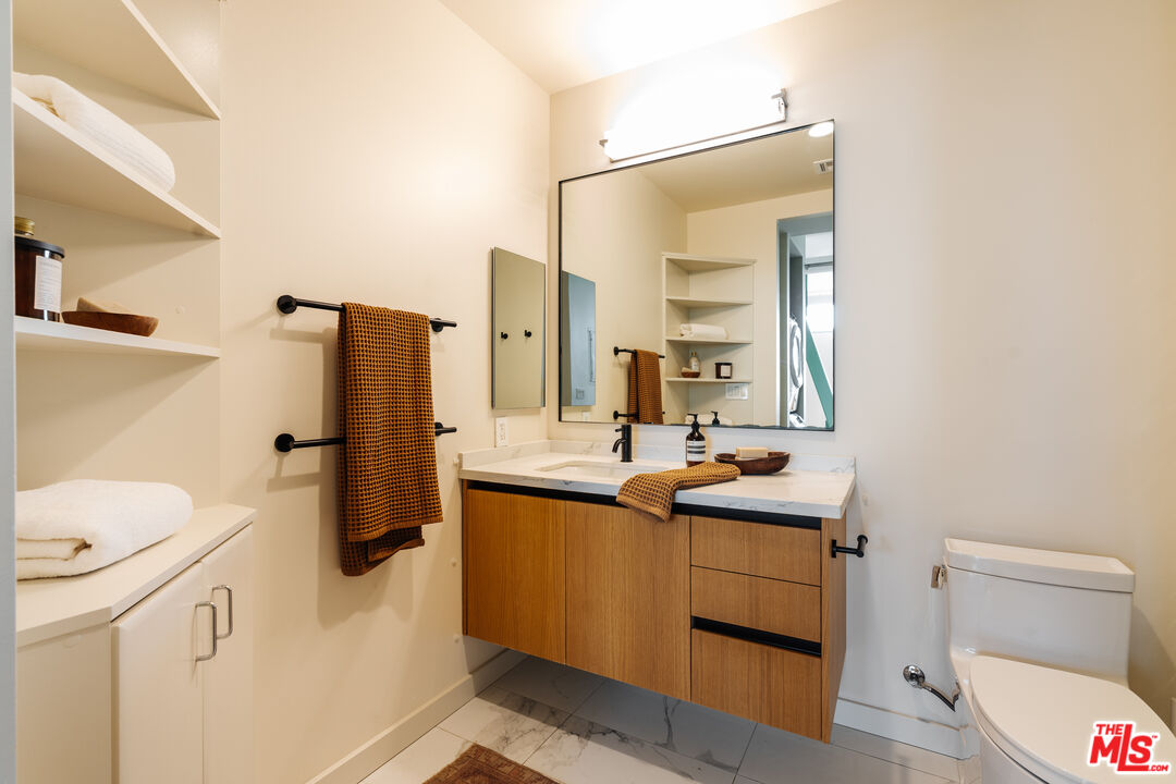 1912 Broadway Unit: 207