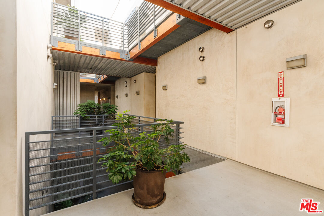 1912 Broadway Unit: 207