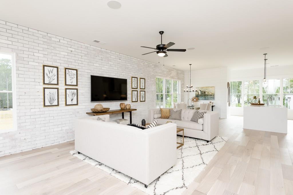 130 Villa Magnolia Lane