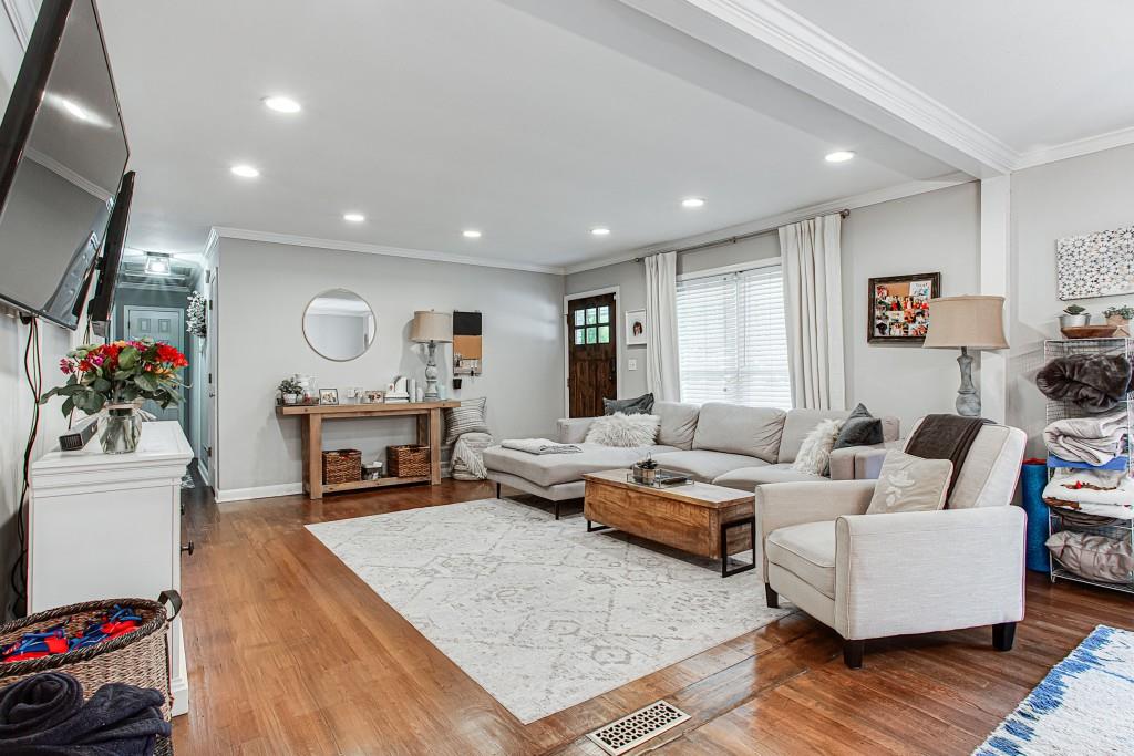 1747 Wayland Circle