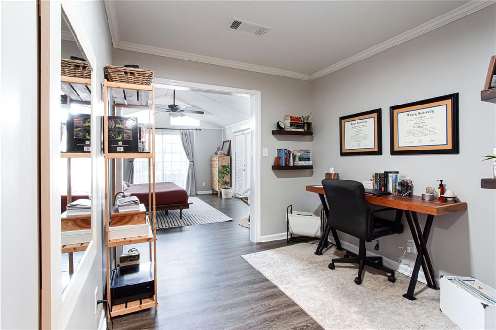 9 Pioneer Trail