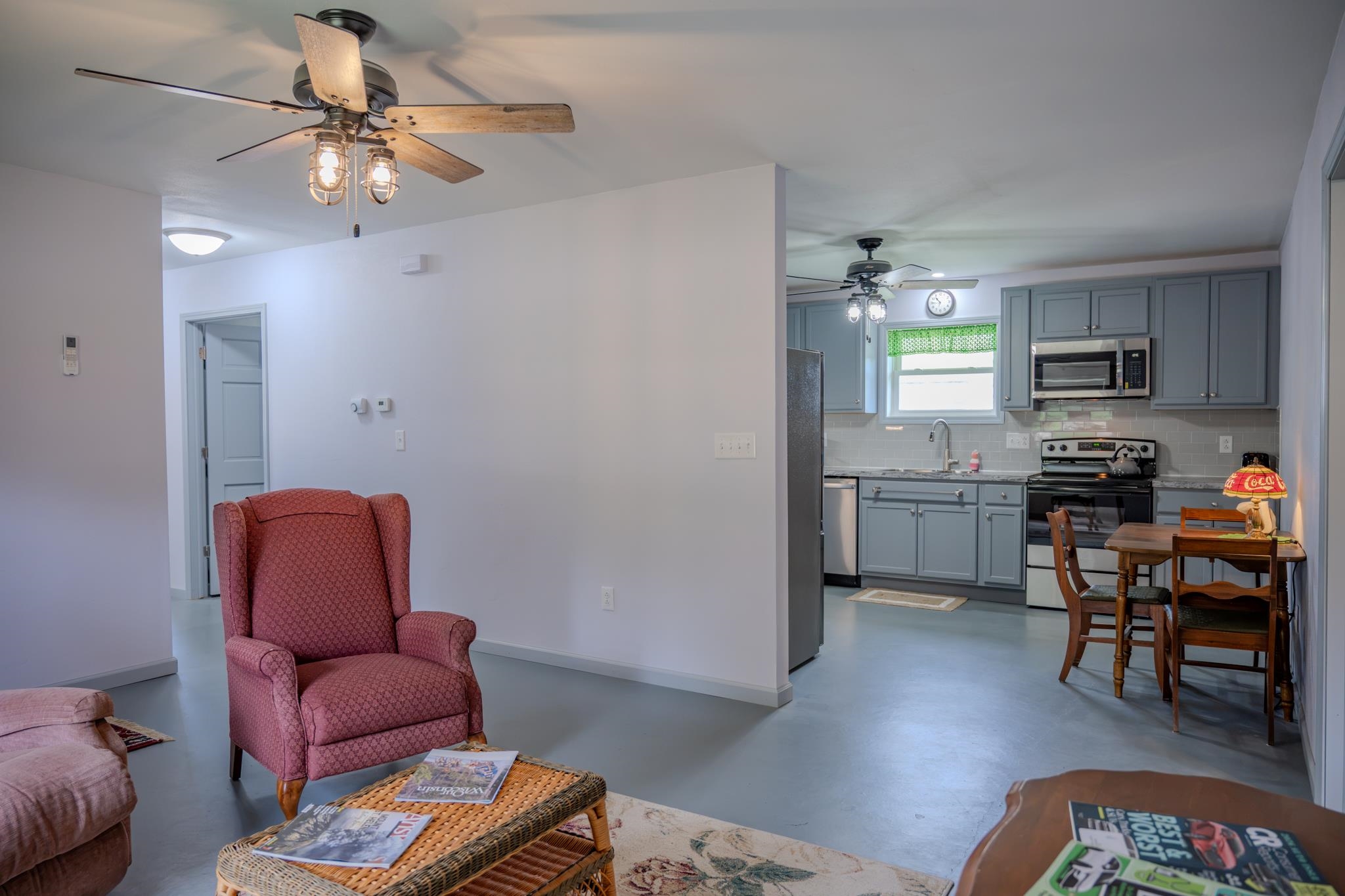 119 W Hall Street