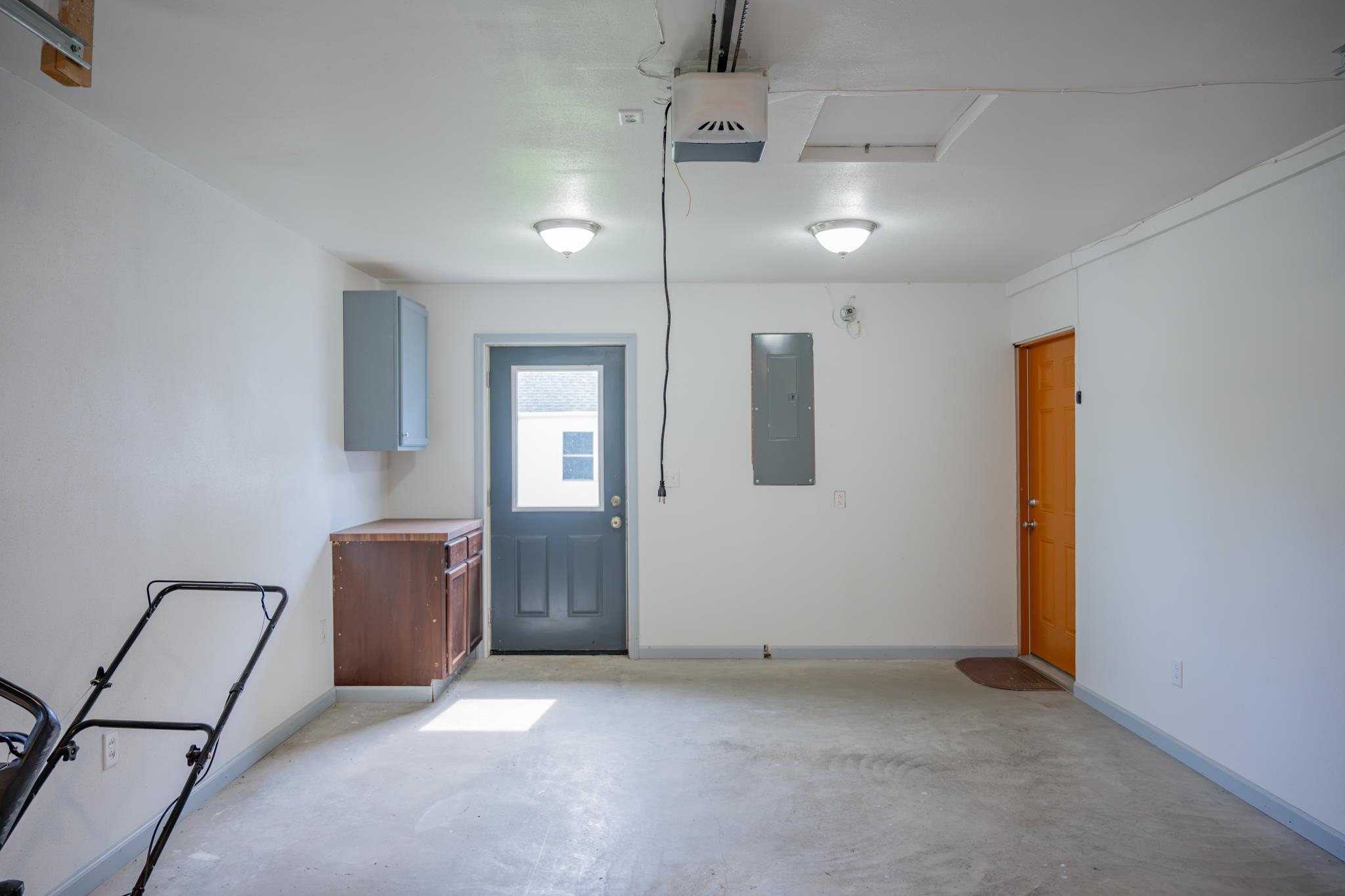 119 W Hall Street