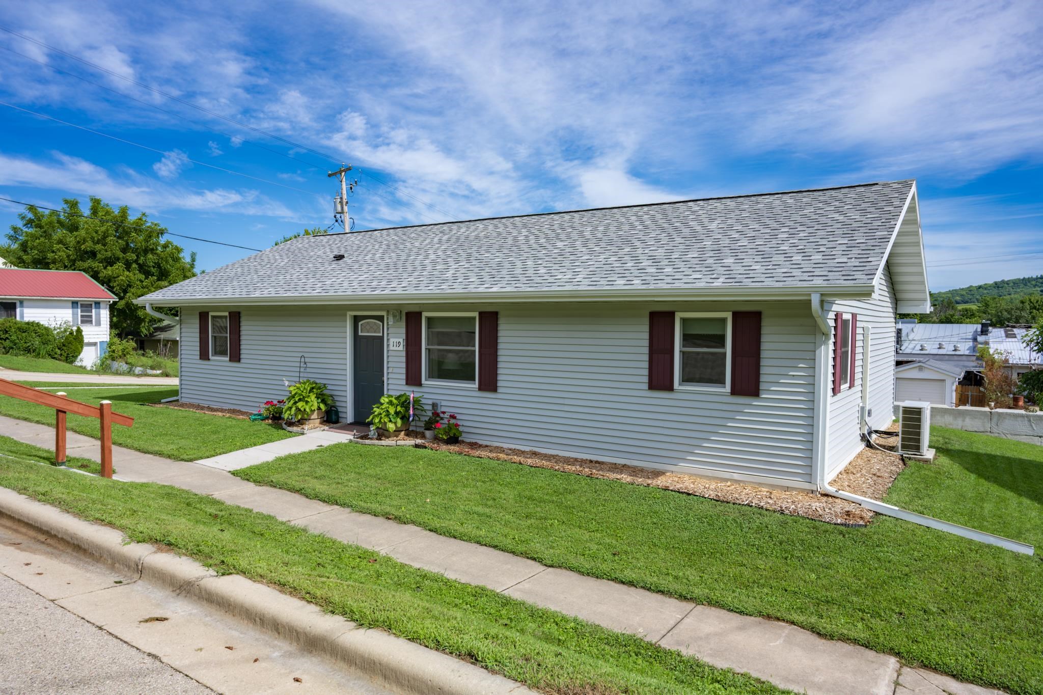 119 W Hall Street